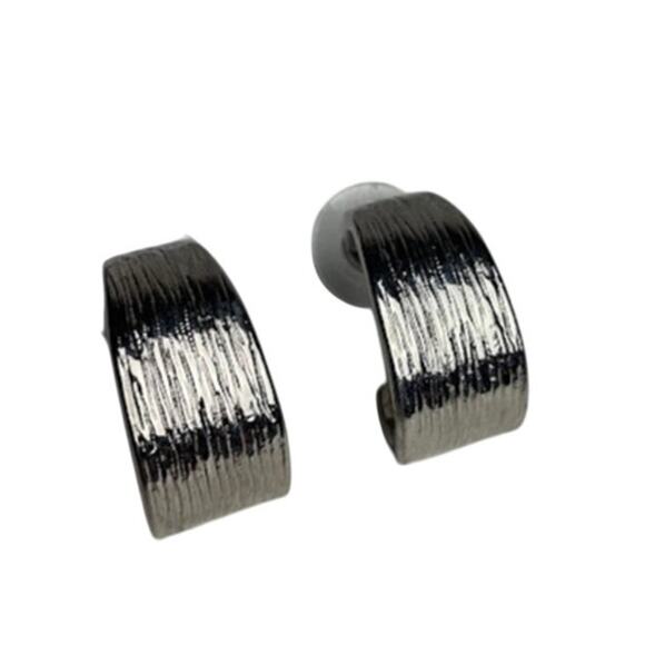 Silver Tone J Hoop Earring Ridge Reflection Classic Look - Picture 1 of 8